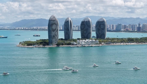 Chine : le port de libre-échange de Hainan va autoriser les investissements étrangers dans les produits financiers                    Le port de libre-échange de Hainan, en Chine, lancera un programme pilote le 21 ao?t, permettant aux investisseurs étrangers d'accéder aux produits financiers nationaux proposés par les institutions financières locales.